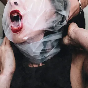 Flesh stays together